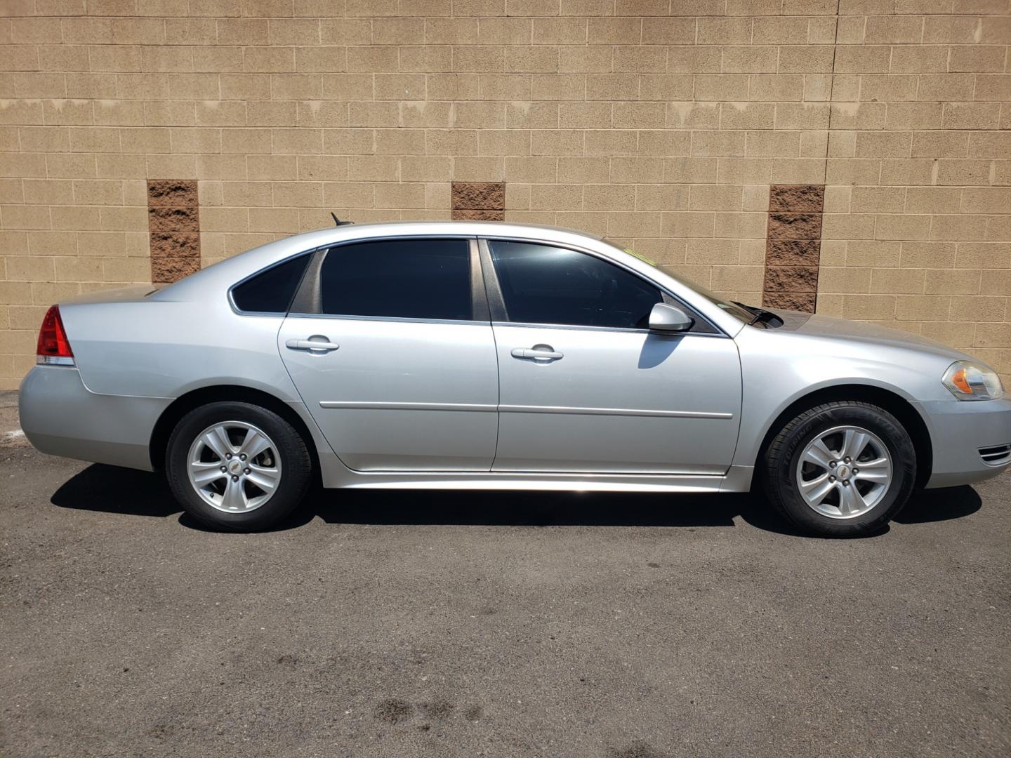 2013 silver /gray and black Chevrolet Impala LS (2G1WA5E32D1) with an 3.6L V6 DOHC 16V FFV engine, 6-Speed Automatic transmission, located at 323 E Dunlap Ave., Phoenix, AZ, 85020, (602) 331-9000, 33.567677, -112.069000 - 2013 Chevrolet Impala LS, EXCELLENT condition, A Real Must See!!.... No accidents, Power everything, Ice cold ac, Gray and Black interior with gary cloth seats in near perfect condition, power windows, power door locks, clean Arizona title, Runs and Drives Excellent. Very clean inside and out, Any q - Photo#4